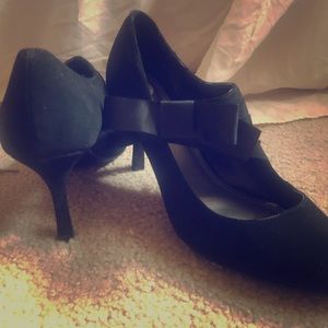Black bow heels
